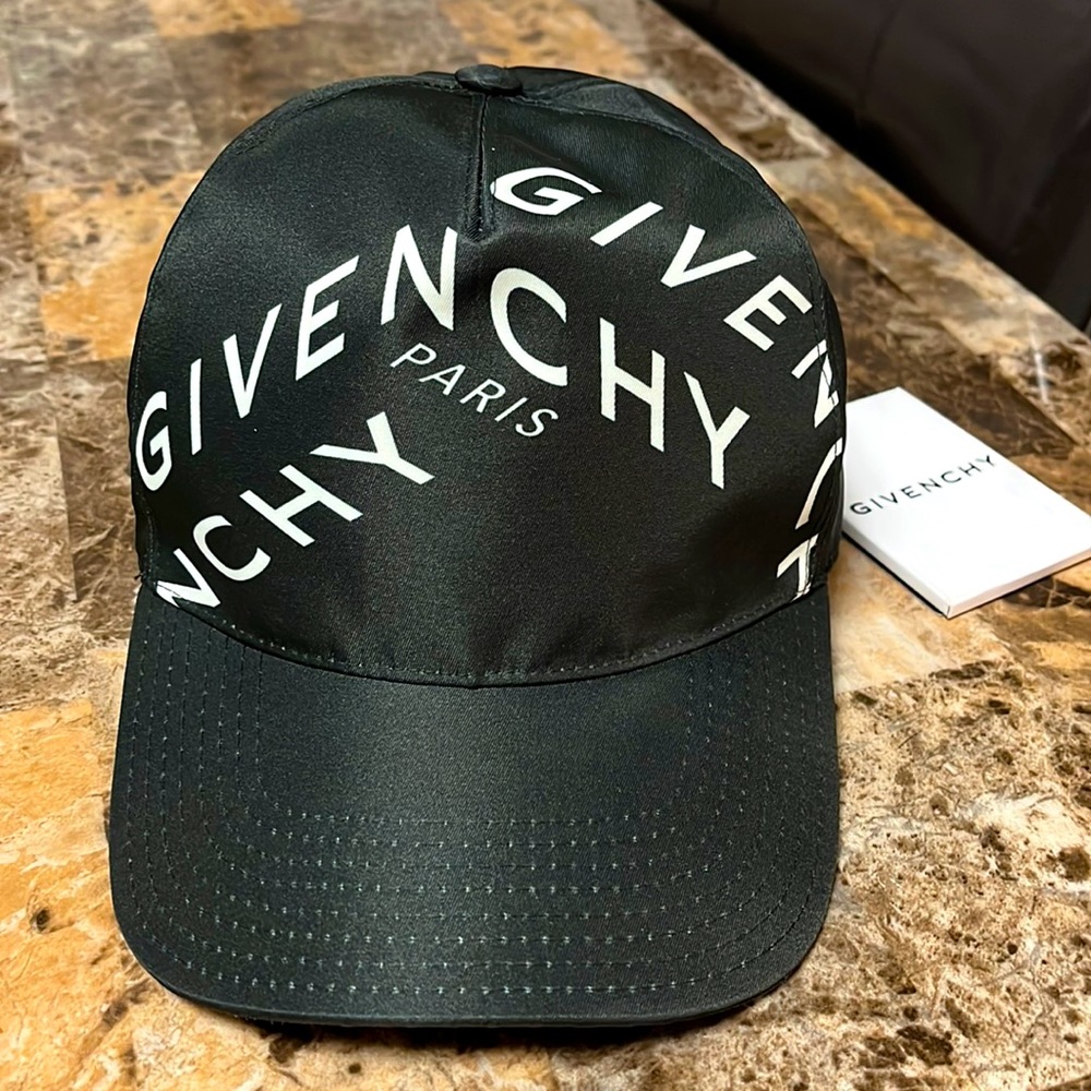 Givenchy Refracted logo cap